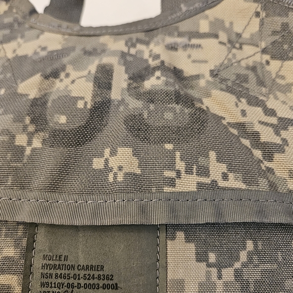 U.S. Military Surplus MOLLE II 3L Hydration Carrier Camelback - Picture 4 of 5